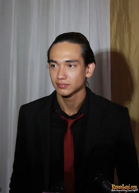 Foto Adipati Dolken