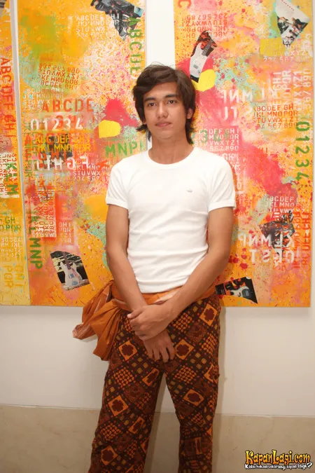 Foto Adipati Dolken