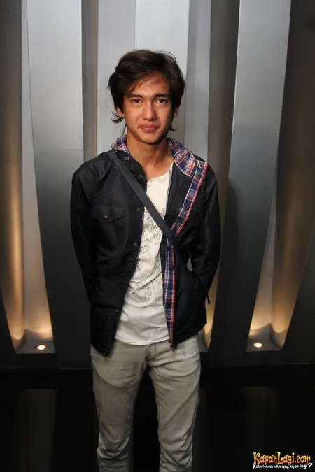 Foto Adipati Dolken