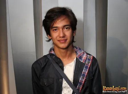 Foto Adipati Dolken