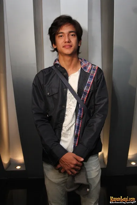Foto Adipati Dolken