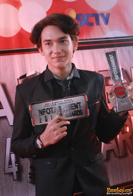 Foto Adipati Dolken