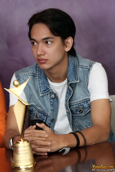 Foto Adipati Dolken