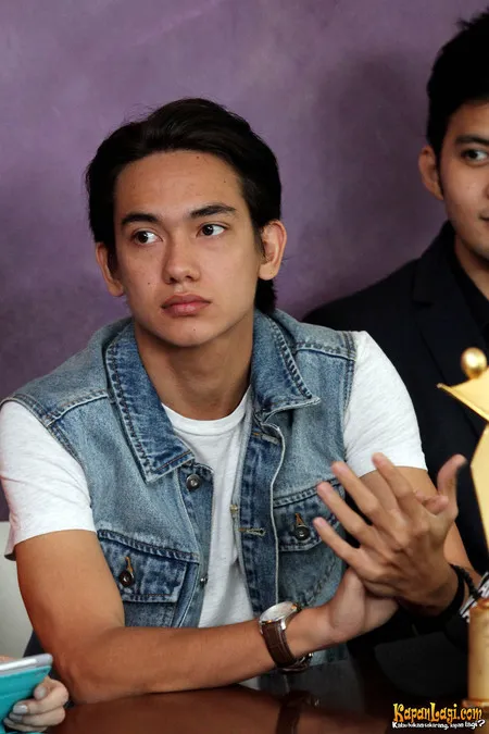 Foto Adipati Dolken