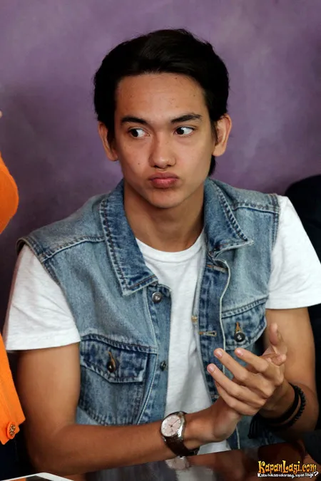 Foto Adipati Dolken