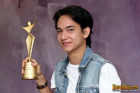 Foto Adipati Dolken
