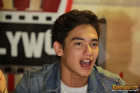 Foto Adipati Dolken