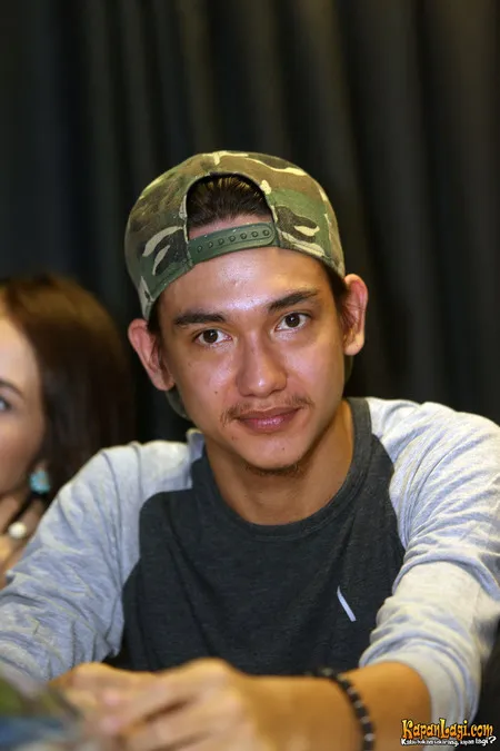 Foto Adipati Dolken