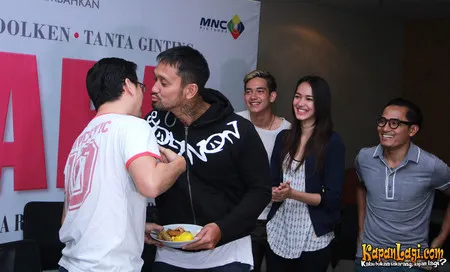 Foto Adipati Dolken