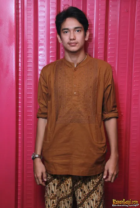 Foto Adipati Dolken