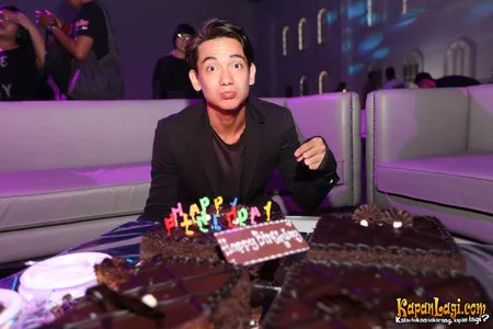 Foto Adipati Dolken
