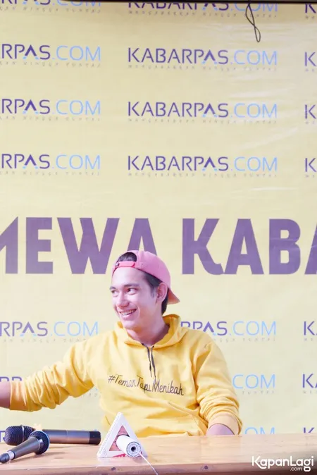 Foto Adipati Dolken