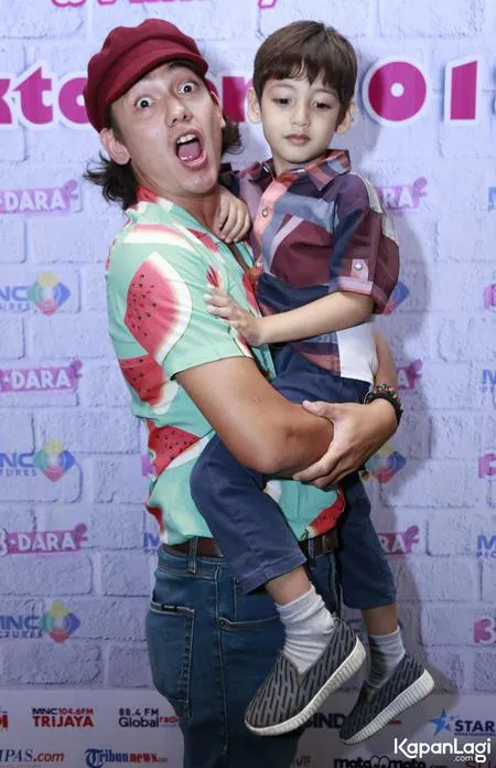 Foto Adipati Dolken
