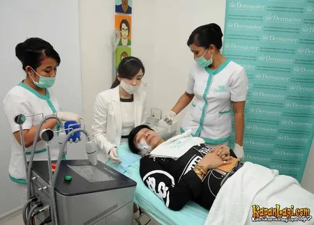 Foto Adjie Notonegoro