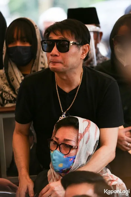 Foto Adjie Notonegoro