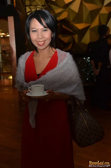 Foto Alberthiene Endah