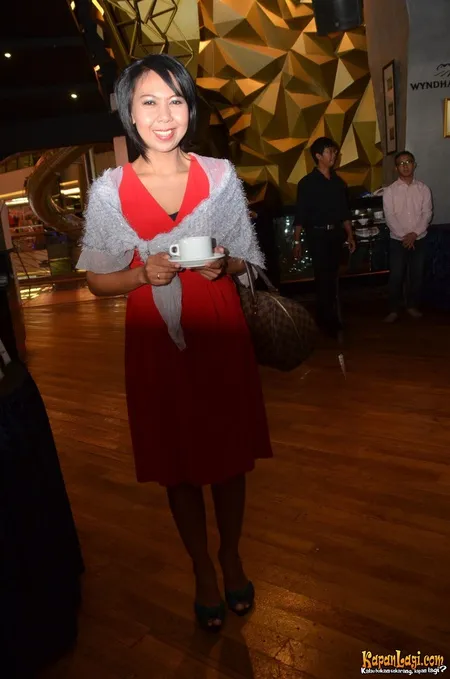 Foto Alberthiene Endah