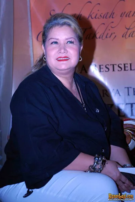 Foto Aline Sahertian