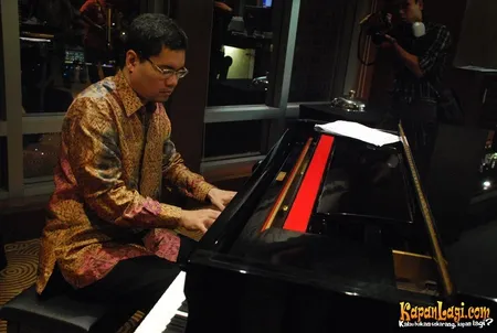 Foto Ananda Sukarlan