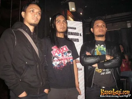 Foto Andra and The BackBone