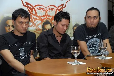 Foto Andra and The BackBone