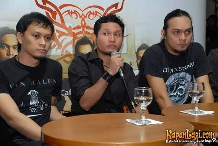 Foto Andra and The BackBone