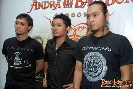 Foto Andra and The BackBone