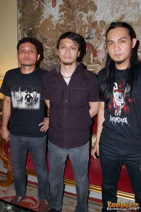 Foto Andra and The BackBone