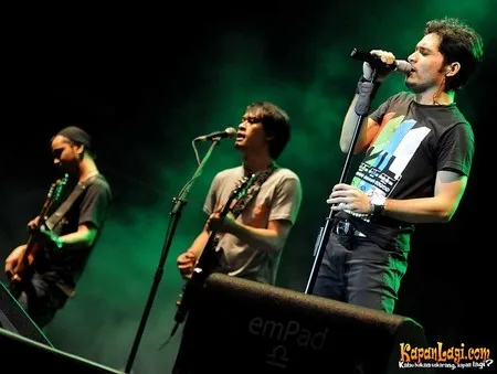 Foto Andra and The BackBone