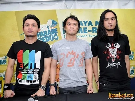 Foto Andra and The BackBone