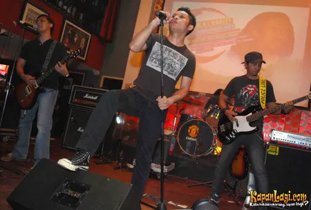 Foto Andra and The BackBone