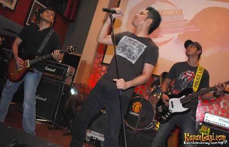 Foto Andra and The BackBone