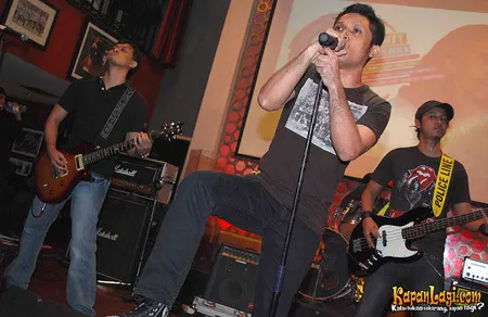 Foto Andra and The BackBone