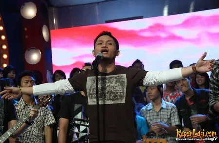 Foto Andra and The BackBone