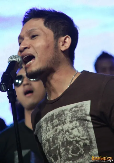 Foto Andra and The BackBone