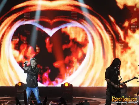 Foto Andra and The BackBone