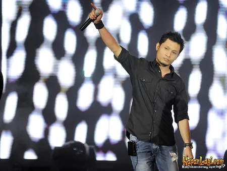 Foto Andra and The BackBone