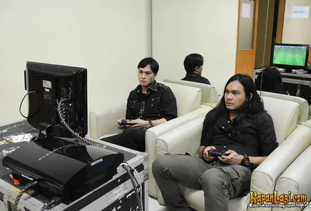 Foto Andra and The BackBone