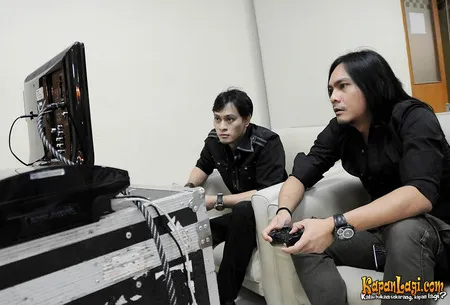 Foto Andra and The BackBone