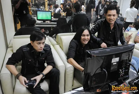 Foto Andra and The BackBone