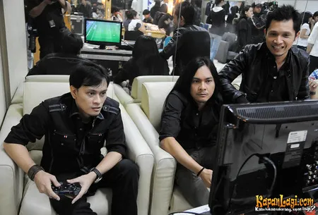 Foto Andra and The BackBone