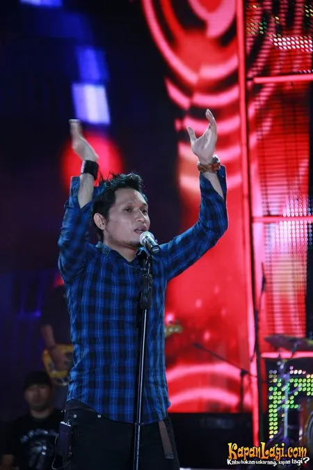 Foto Andra and The BackBone