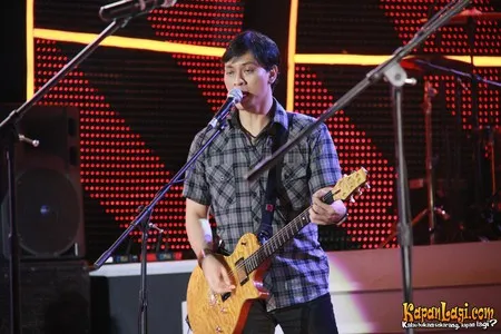 Foto Andra and The BackBone