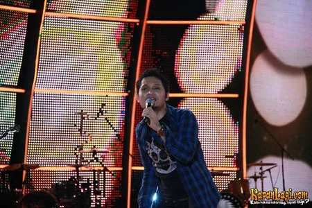 Foto Andra and The BackBone