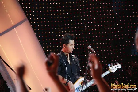 Foto Andra and The BackBone