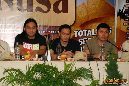 Foto Andra and The BackBone