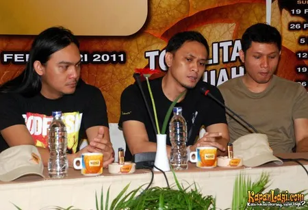 Foto Andra and The BackBone