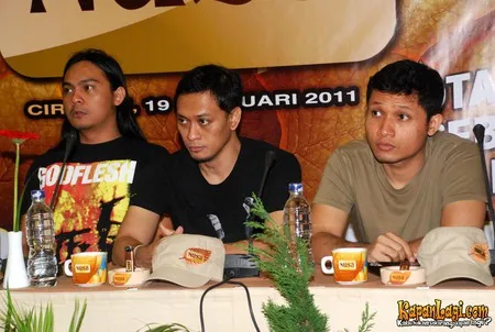 Foto Andra and The BackBone