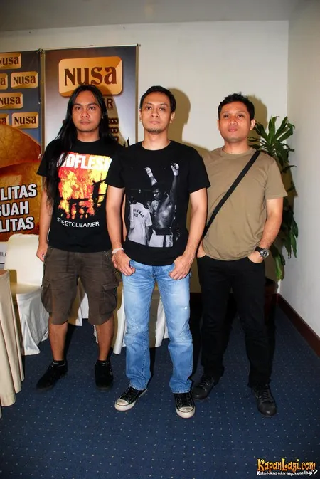 Foto Andra and The BackBone