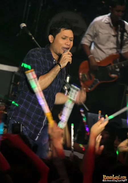 Foto Andra and The BackBone